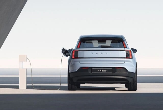 Volvo-EX30-duoi-xe