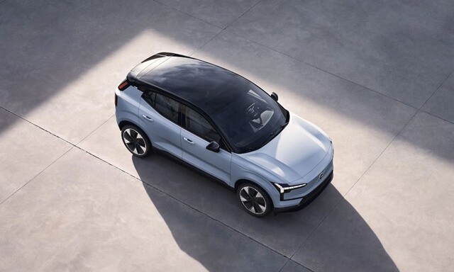 Volvo-EX30-tu-tren-nhin-xuong.