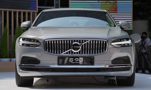 Volvo-S90-Recharge-dau-xe