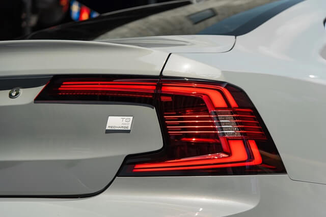 Volvo-S90-Recharge-den-hau