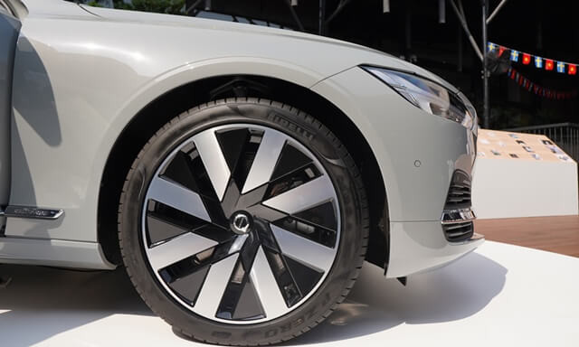 Volvo-S90-Recharge-la-zang