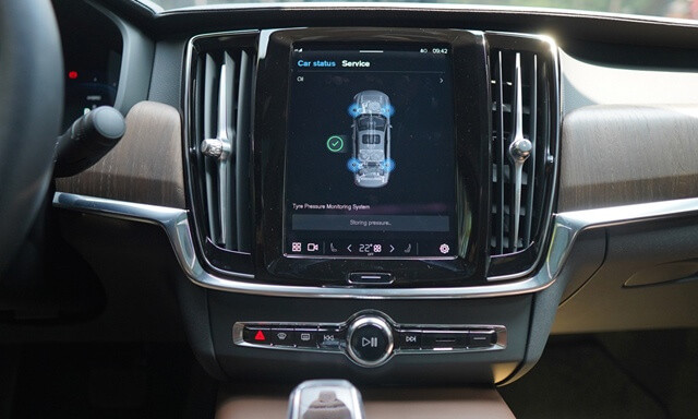 Volvo-S90-Recharge-man-hinh-giai-tri