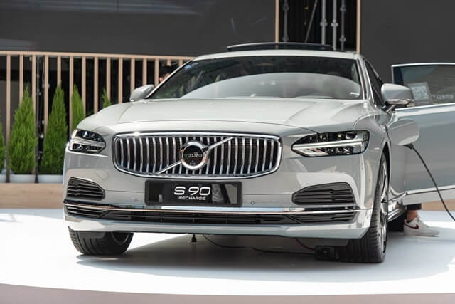 Volvo-S90-Recharge-ngoai-that