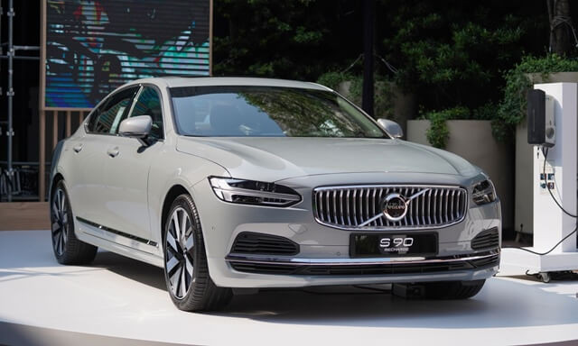 Volvo-S90-Recharge-ra-mat