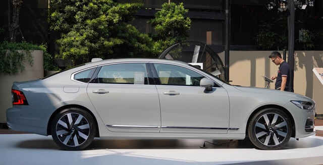 Volvo-S90-Recharge-than-xe