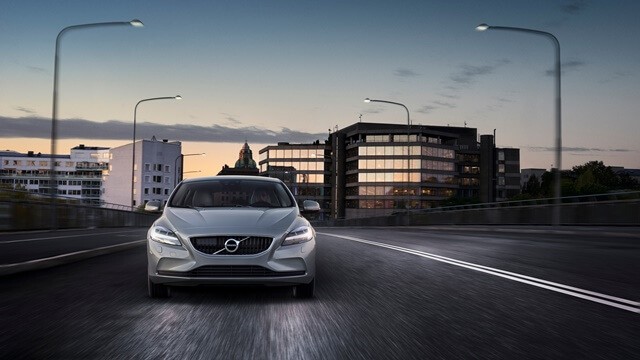 Volvo-V40-2021