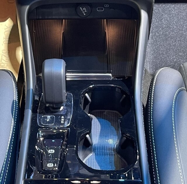 Volvo-XC40-trung-tam-dieu-khien