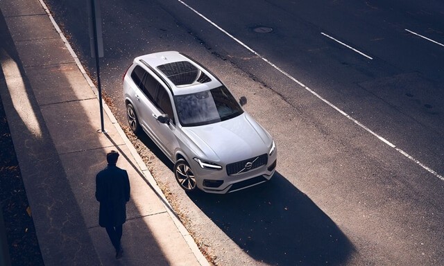 Volvo-XC90-nhin-tu-tren-xuong