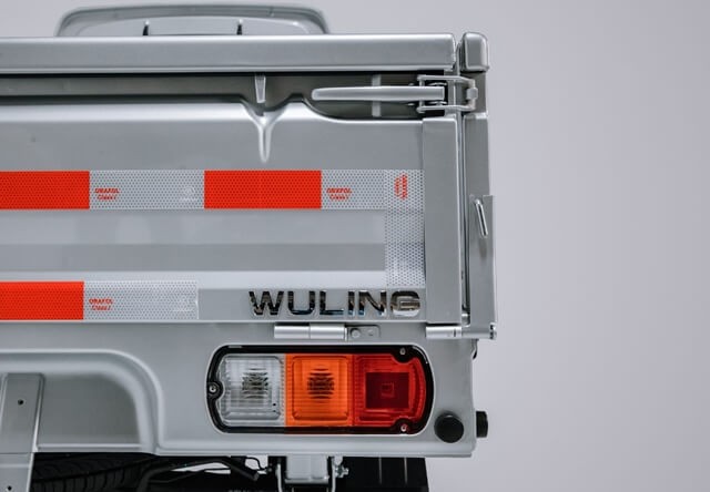 Wuling-Sunshine-1_2-den-hau