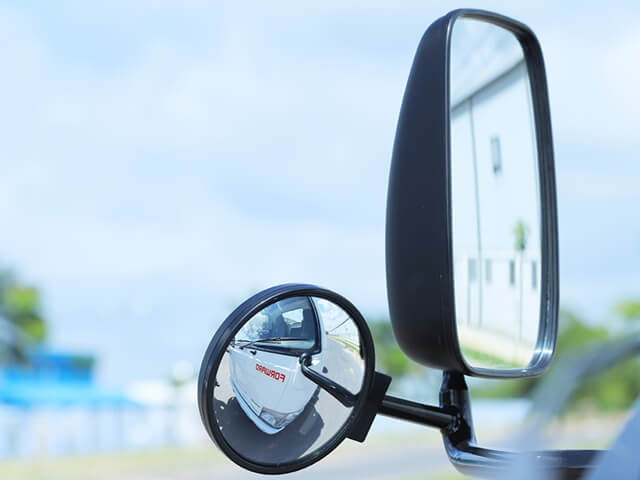 Xe-tai-Vinh-Phat-NK470-guong-chieu-hau