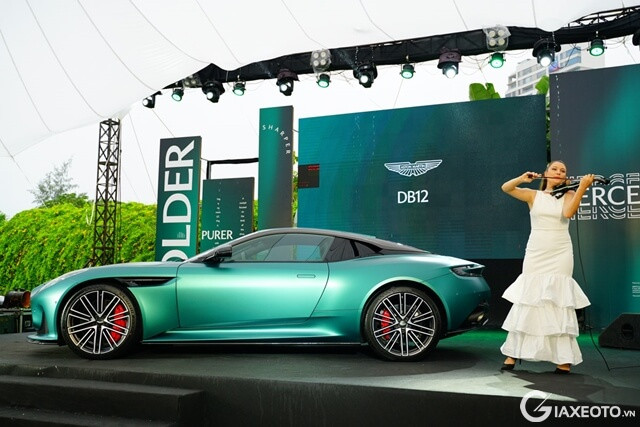 aston-martin-db12-ra-mat-tai-viet-nam