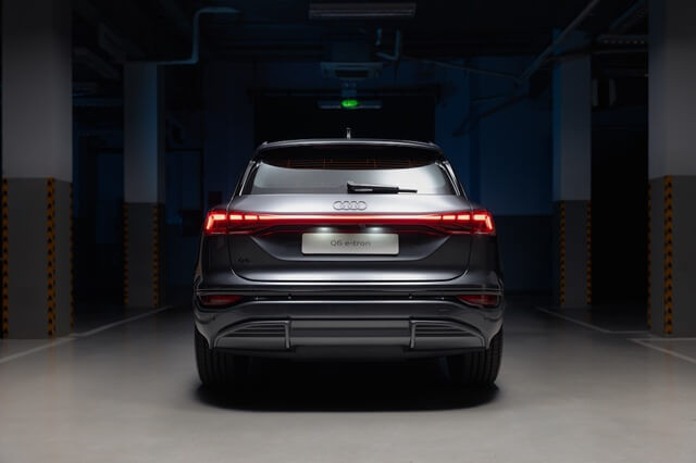 audi-q6-e-tron-duoi-xe