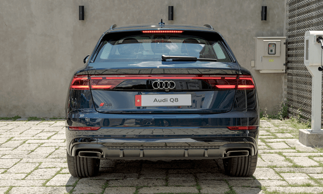 audi-q8-duoi-xe