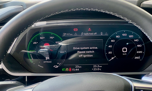 audi-q8-e-tron-bang-dong-ho-ky-thuat