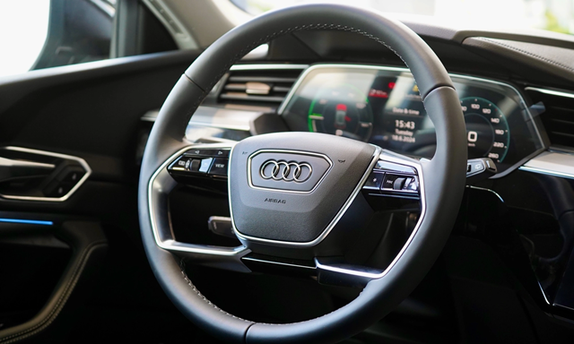 audi-q8-e-tron-vo-lang