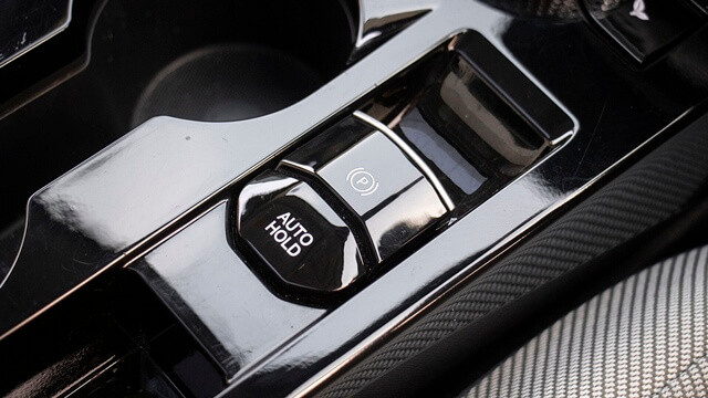 auto-hold-xe-tata-punch-ev