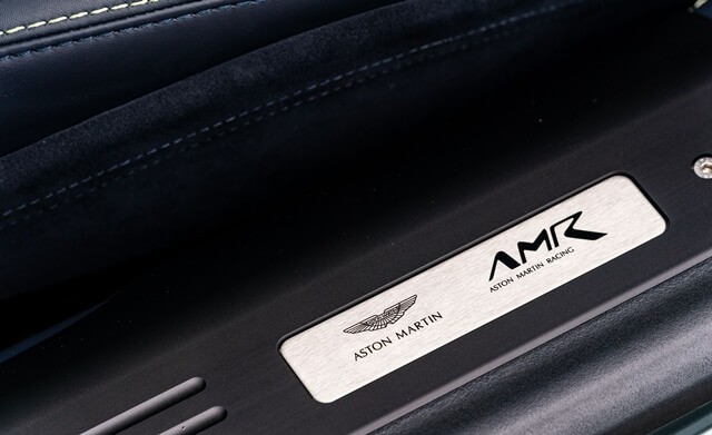 bac-len-xuong-xe-aston-martin-db11