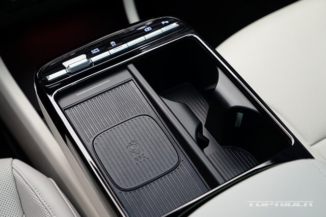 be-trung-tam-xe-hyundai-tucson-hybrid