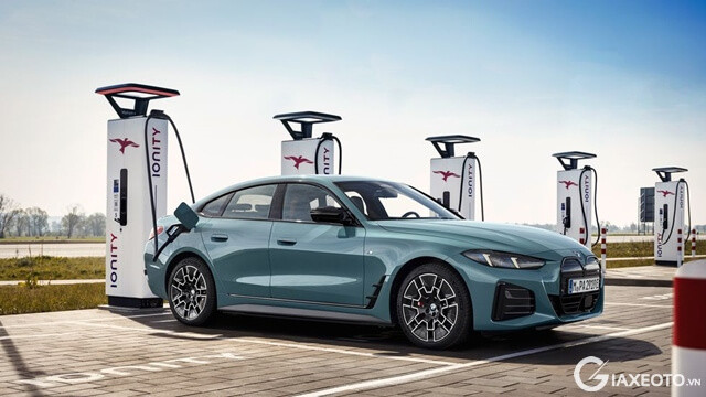 bmw-i4-2025-co-gi-moi