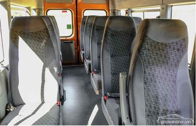 bo-tri-cac-hang-ghe-xe-minibus-gaz-gazelle-next