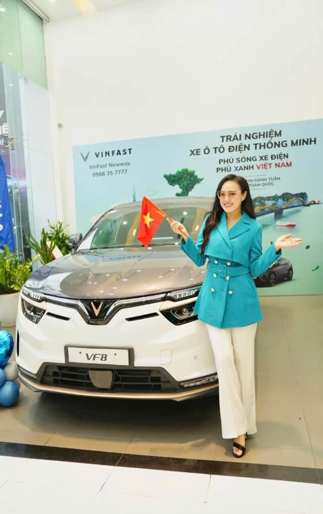 btv-hoai-anh-mua-xe-vinfast-vf8