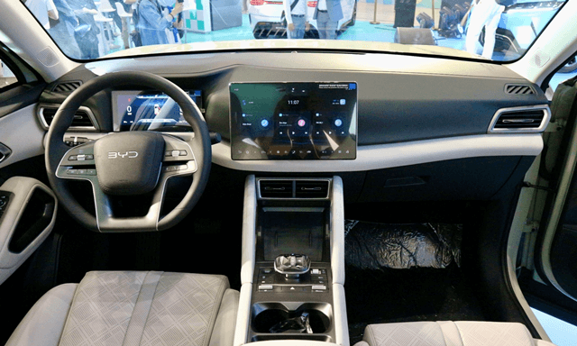 byd-atto-2-khoang-lai