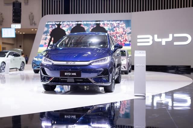 byd-m6-dau-xe