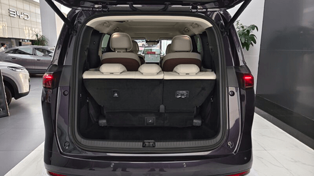 byd-m9-khoang-hanh-ly