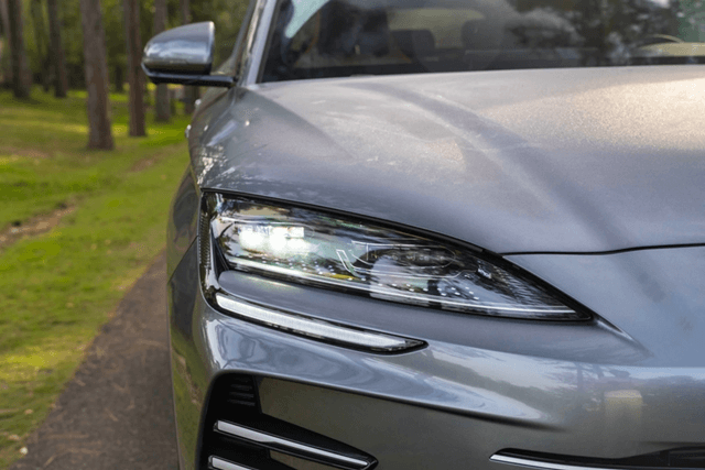 byd-sealion-6-den-chieu-sang