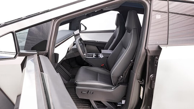 cabin-xe-Tesla-Cybertruck
