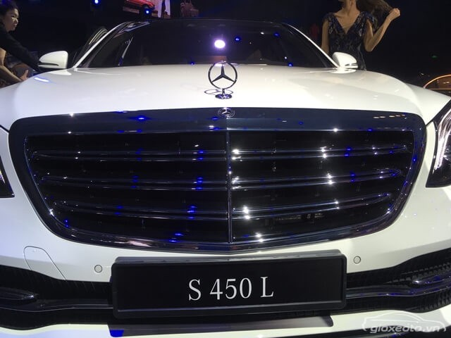 den-truoc-xe-mercedes-benz-s450