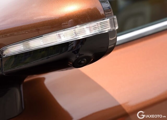 camera-360-tren-guong-chieu-hau-ngoai-xe-brilliance-v7