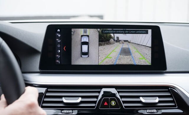 camera-lui-xe-BMW-530e-plug-in-hybrid