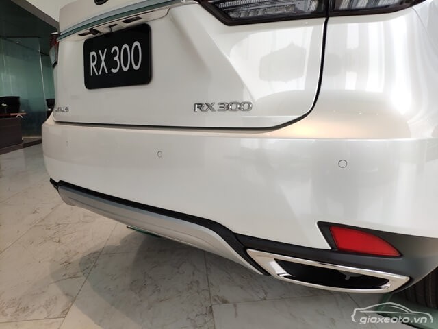 khoang-lai-xe-Lexus-RX300