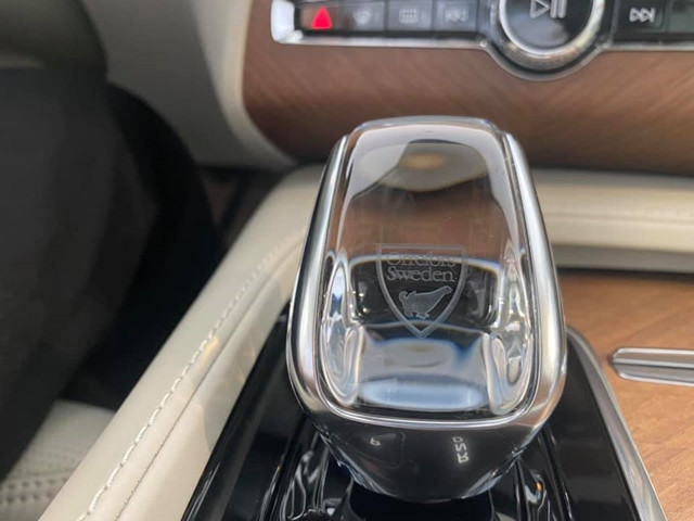 can-so-pha-le-orrefors-tren-volvo-xc90-Excellence