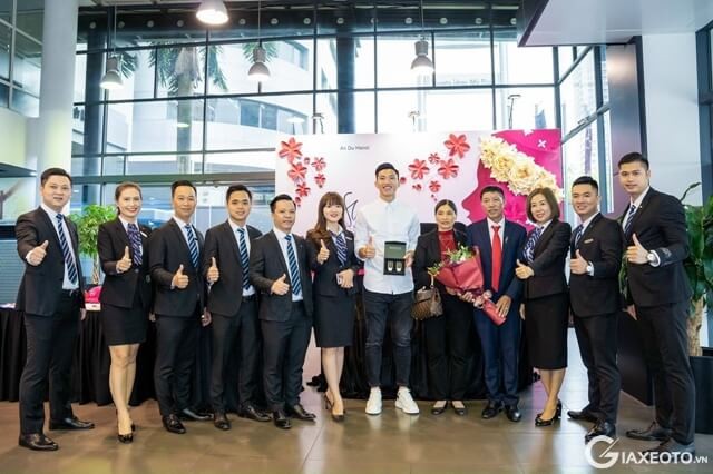 cau-thu-doan-van-hau-mua-xe-mercedes-glc300