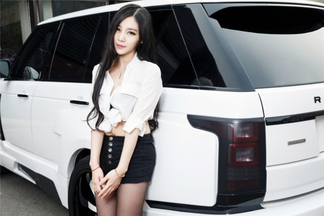 chan-dai-xinh-dep-va-xe-range-rover