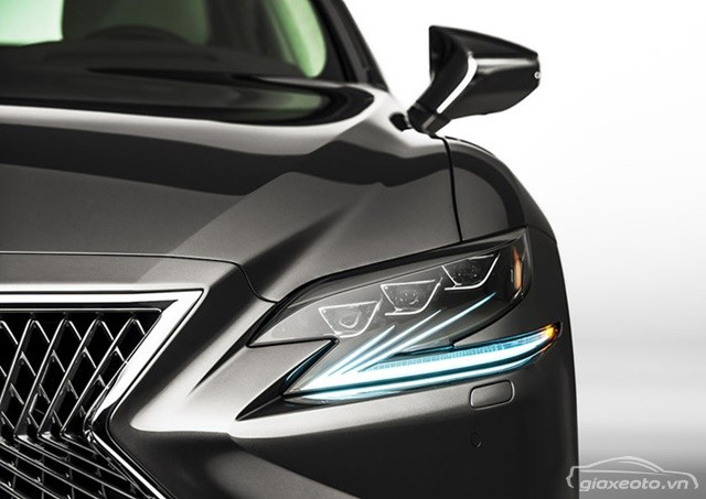 chi-tiet-den-truoc-xe-lexus-ls-500