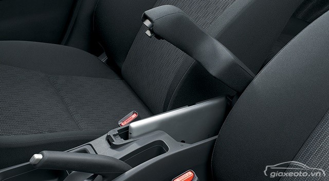 chi-tiet-khoang-lai-honda-jazz-hatchback