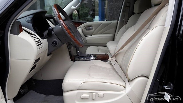 chi-tiet-khoang-lai-xe-infiniti-qx80-mau-den
