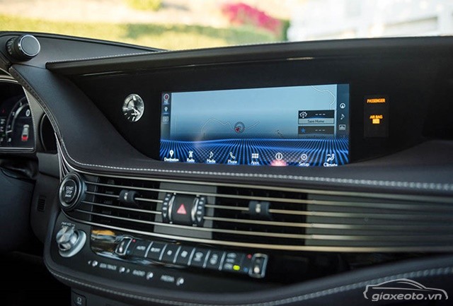 chi-tiet-man-hinh-taplo-xe-lexus-ls-500