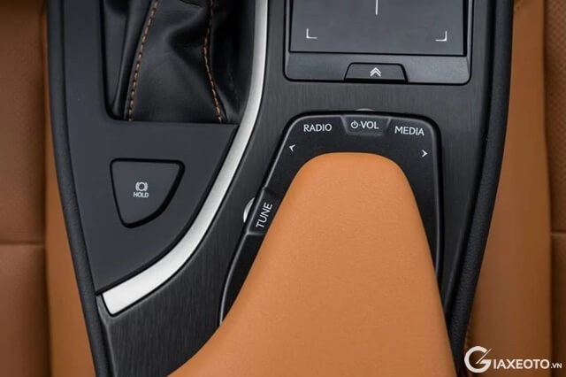 chinh-am-thanh-xe-lexus-ux-250h-fsport