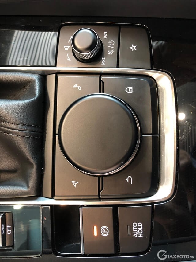 chinh-am-thanh-xe-mazda-3