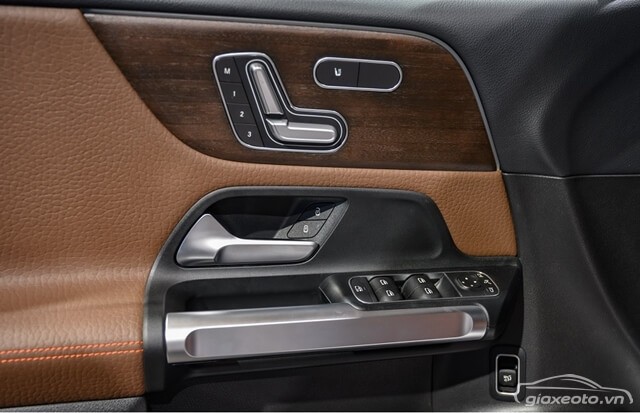 chinh-cua-lai-xe-mercedes-benz-glb-200