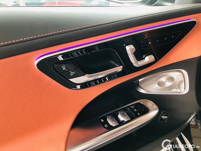 chinh-cua-xe-mercedes-c300-amg