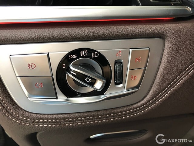chinh-den-xe-bmw-730li