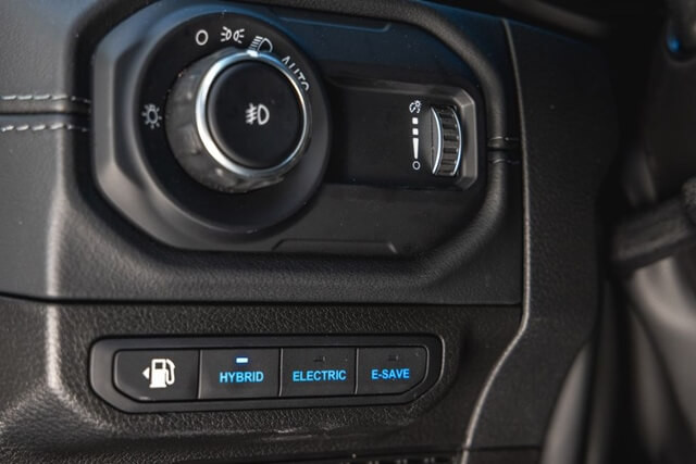 chinh-den-xe-jeep-wrangler