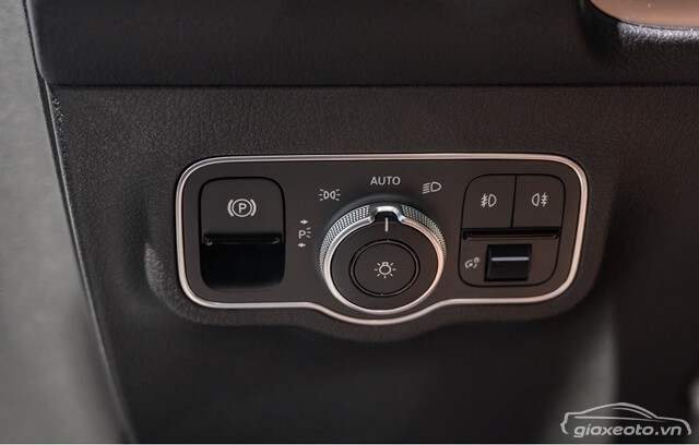 chinh-den-xe-mercedes-benz-glb-200