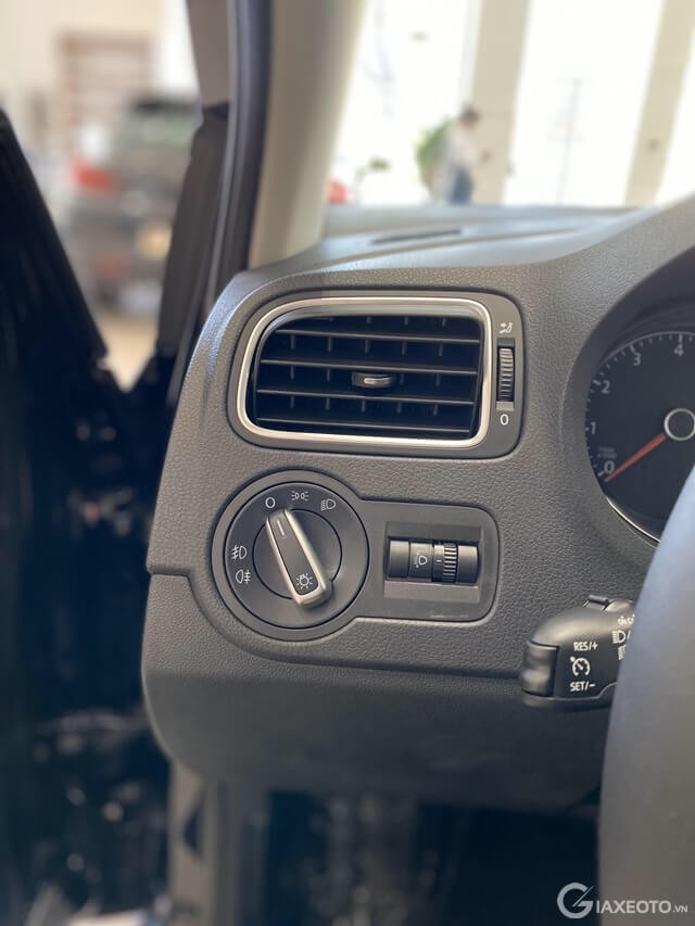 chinh-den-xe-volkswagen-polo