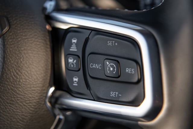 chinh-vo-lang-xe-jeep-wrangler